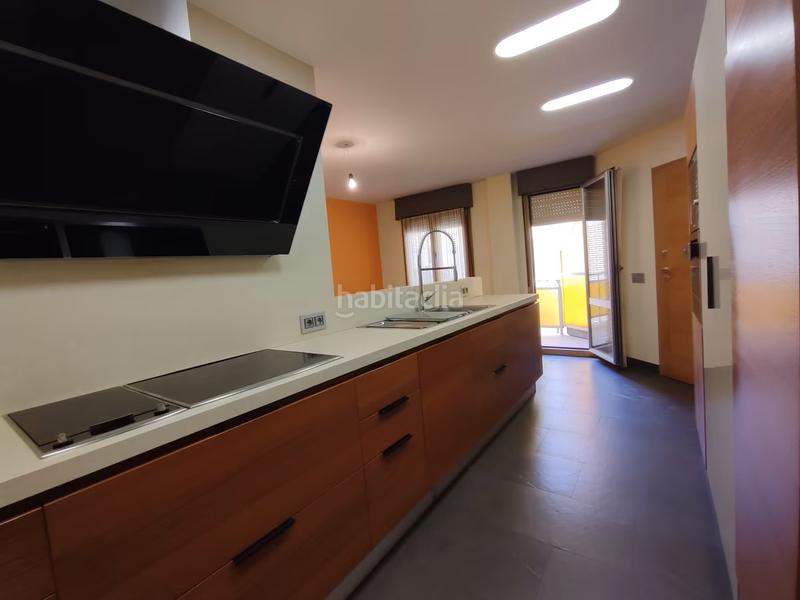 Foto eb3ac2d0-1647-4cbd-8d10-8bc9facf4a30. Pis amb aparcament a Gran Via Logroño