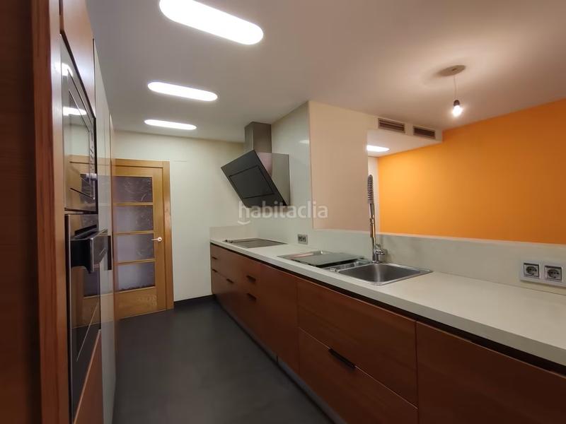 Foto ec00ea34-3e9d-4550-b30f-56c7e3c1c88e. Pis amb aparcament a Gran Via Logroño