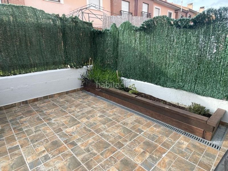 Foto b69dc26c-bb32-4467-8187-61ecc0c80a6f. Casa adossada amb calefacció aparcament piscina a Sojuela