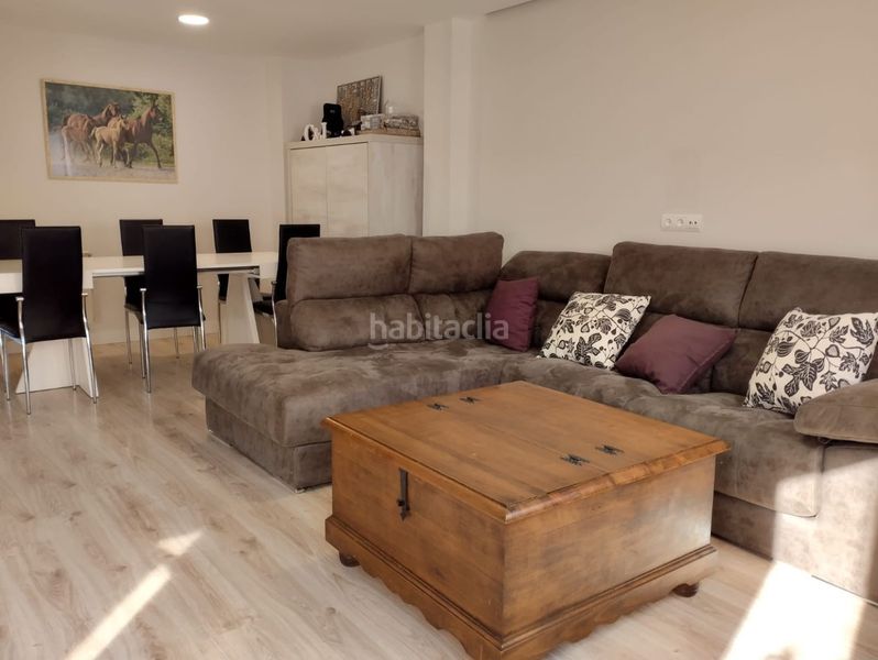 Foto f7078377-341e-4a5a-b51f-5115fbf7a623. Casa adossada amb calefacció aparcament piscina a Sojuela