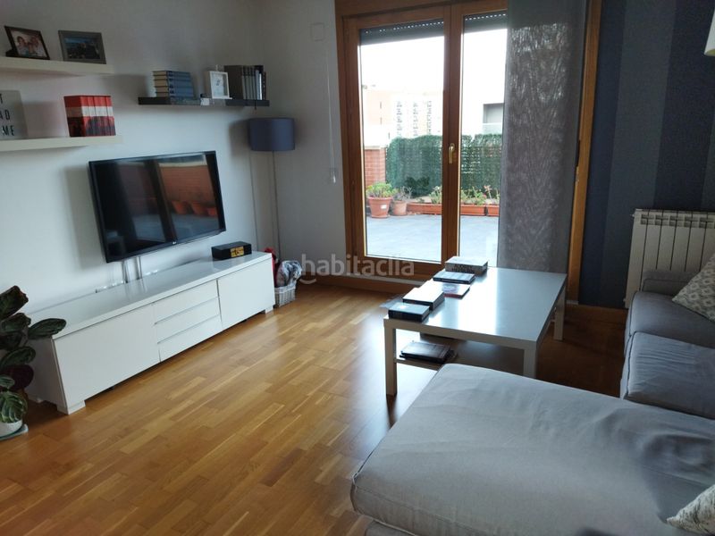 Foto 5fc21a72-4e34-4b39-8556-06b4b3fd31b3. Àtic amb calefacció aparcament piscina a La Cava - Fardachón Logroño