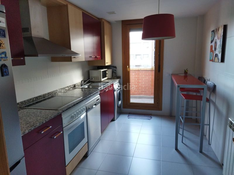 Foto 8a19b50e-5a33-49f5-a606-e04a15af00c4. Àtic amb calefacció aparcament piscina a La Cava - Fardachón Logroño