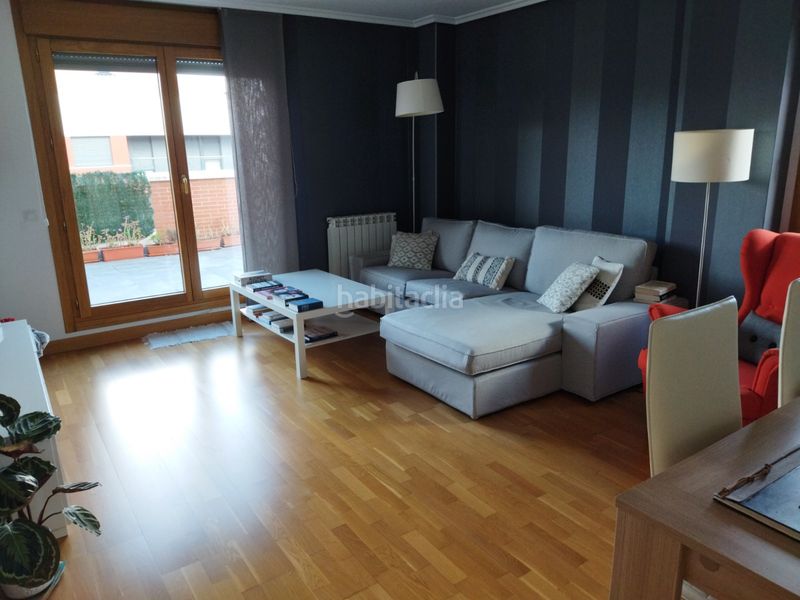 Foto f71aef0d-633e-47aa-a679-b9a001bbaf30. Àtic amb calefacció aparcament piscina a La Cava - Fardachón Logroño