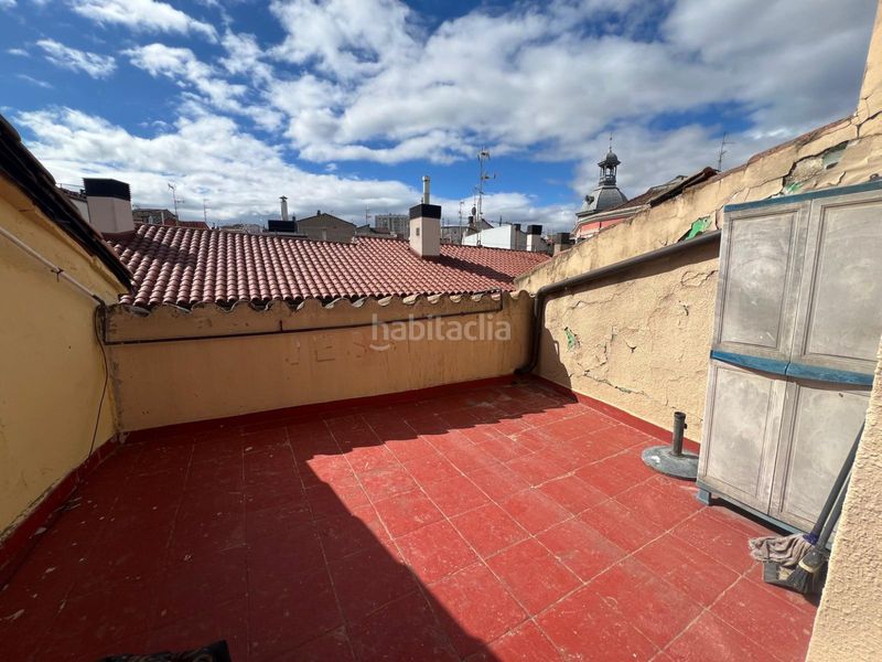 Foto 1c07920d-40ff-4fb0-b968-bbd9321bc97e. Ático  de 1 habitación en calle mayor con terraza de 10m2 4º planta sin ascesnor en Logroño