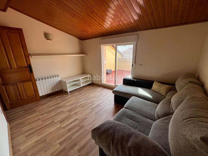 Foto 4ad2c9fe-4d4a-42bd-9695-1645aa89c6c6. Ático  de 1 habitación en calle mayor con terraza de 10m2 4º planta sin ascesnor en Logroño