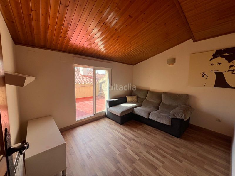 Foto ba5cf907-e2a9-4c22-8be2-e4cfe27d4630. Ático  de 1 habitación en calle mayor con terraza de 10m2 4º planta sin ascesnor en Logroño
