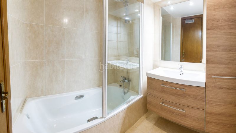 Foto b56fd609-4b81-4de7-ba77-e86c329327b5. Casa adossada amb calefacció aparcament a Sojuela