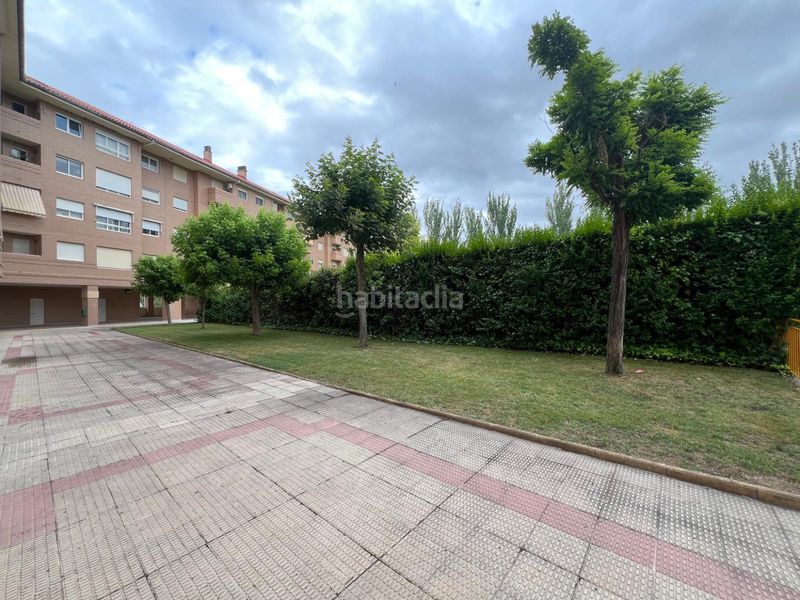 Foto c93804b7-9b2a-462d-8eb8-53f392b3a134. Pis amb calefacció piscina a Gran Via Logroño