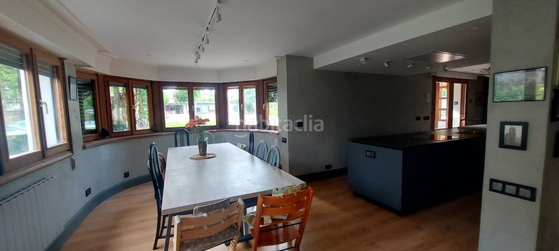 Foto faf5235e-06b8-4b2f-9200-baf90ed77e02. Casa amb calefacció aparcament a Albelda de Iregua