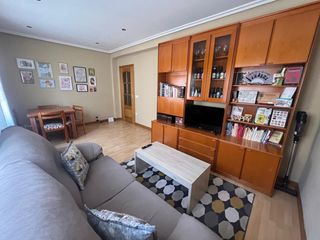 Flat in Oeste. Ocasion y novedad en zona oeste junto a gonzalo de berceo les pr