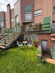 Dachwohnung in Villamediana de Iregua. Adosado en villamediana. en la zona de la entrada zona residenci