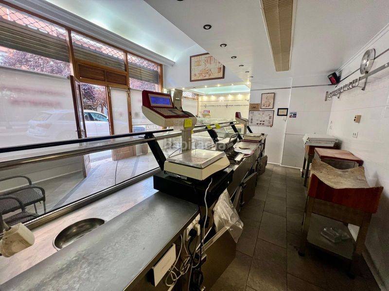 Foto 335f5fe5-6eee-45ca-8c6d-18c7e0a9d500. Alquiler local comercial se alquila carniceria charcuteria completamente equipada completamente para comenzar a funcionar en Logroño
