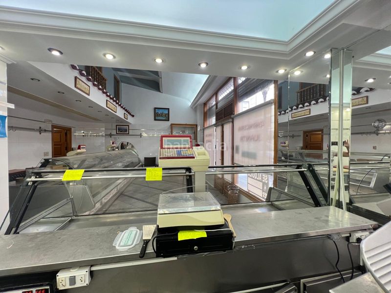 Foto c76c57a7-2104-4133-ad35-7b3cac2e45b2. Alquiler local comercial se alquila carniceria charcuteria completamente equipada completamente para comenzar a funcionar en Logroño