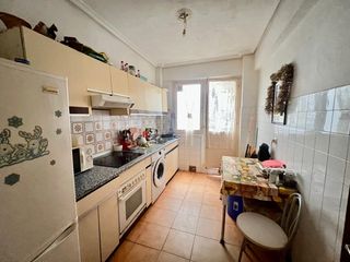 Flat in Oeste. Excluisva en calle gonzalo berceo 3 habitaciones ascensor calefa
