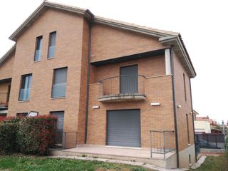 Maison jumelée à Navarrete. Ocasion y novedad en navarrete les presentamos esta espaciosa vi