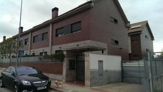 Casa adossada a Entrena