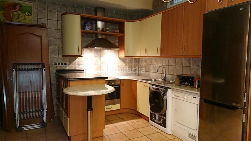 Foto b70bc9ee-8c5a-4aad-a6b0-c9cf449ab795. Casa pareada en Lardero