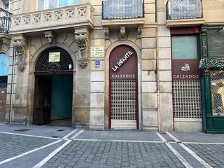 Miete Geschäftsraum  Calle san saturnino. Norte sur alquila local comercial en plaza del ayuntamiento de p