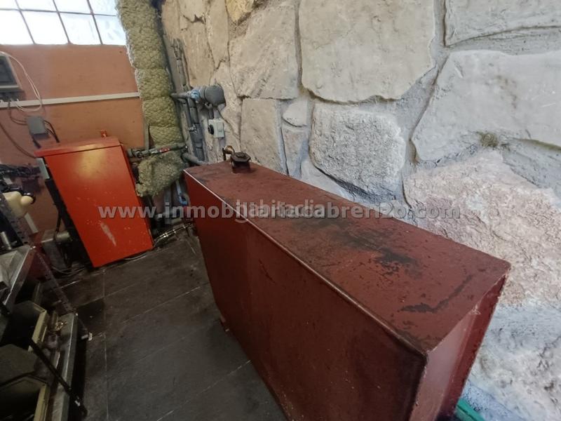 Foto 00342278-f010-4c01-ae10-46a0031394bf. Chalet con camino riscaldamento parcheggio piscina in Nalda