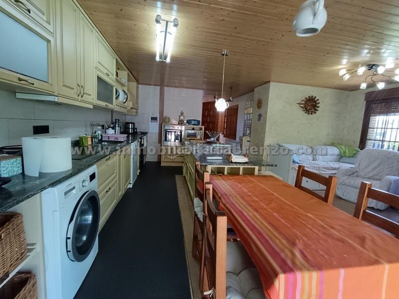 Foto 016b8ea7-b233-4bd8-94f4-ff3690989999. Chalet con camino riscaldamento parcheggio piscina in Nalda