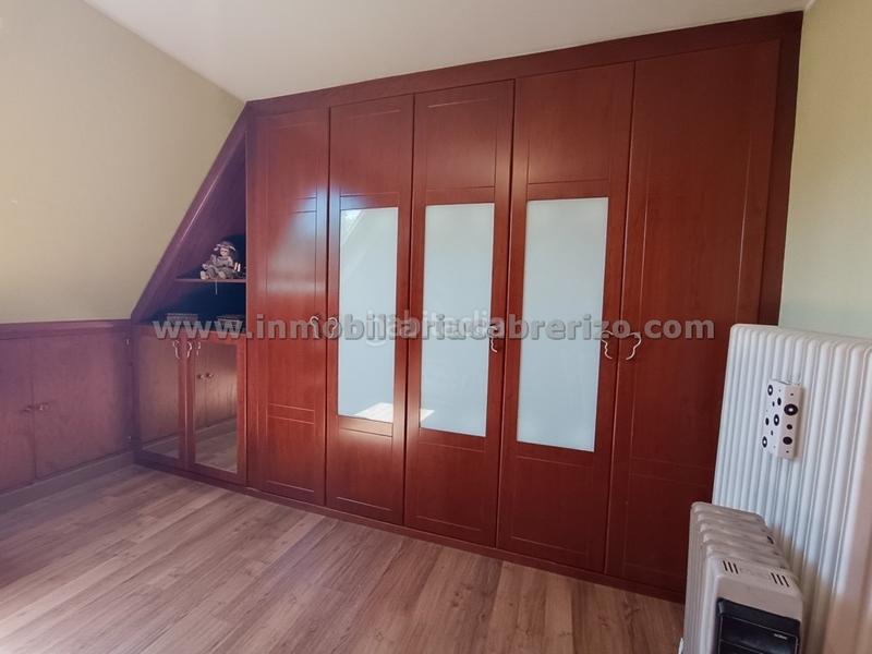 Foto 1ea1a313-dcea-41cc-aec3-7f1b62cba3ec. Chalet con camino riscaldamento parcheggio piscina in Nalda