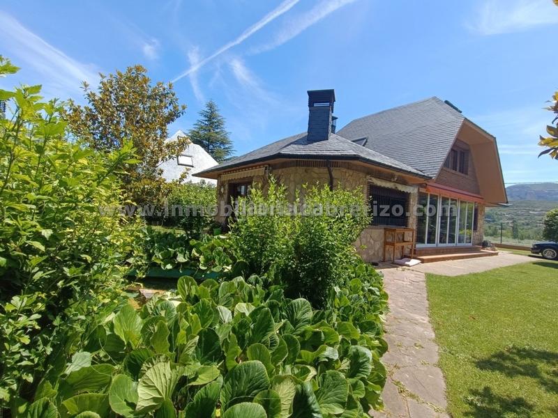 Foto 21215155-7e42-426a-b454-a01cc32f1567. Chalet con camino riscaldamento parcheggio piscina in Nalda