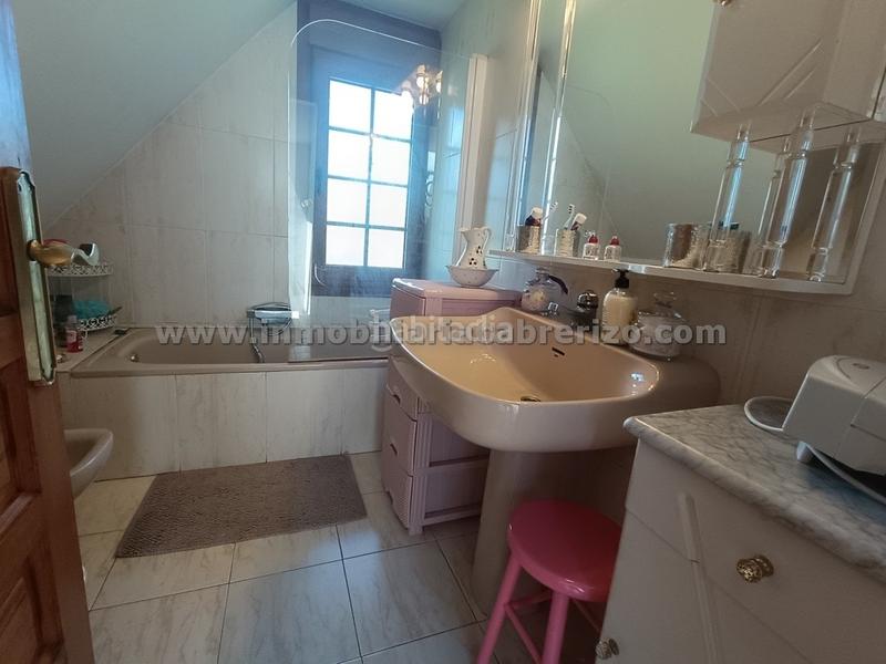 Foto 49f45525-57e2-43b9-92b0-ebbbb763e935. Chalet con camino riscaldamento parcheggio piscina in Nalda