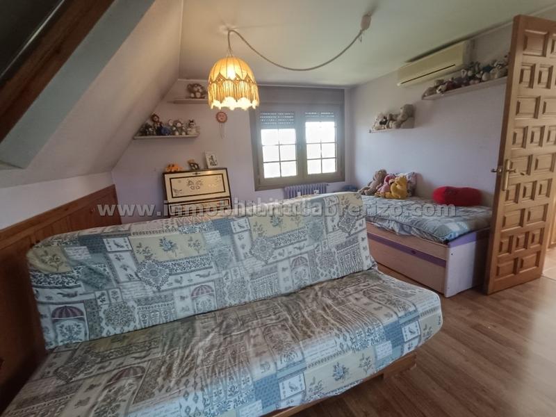 Foto 4bf69ba3-7532-4497-ad86-3a002aff1743. Chalet con camino riscaldamento parcheggio piscina in Nalda