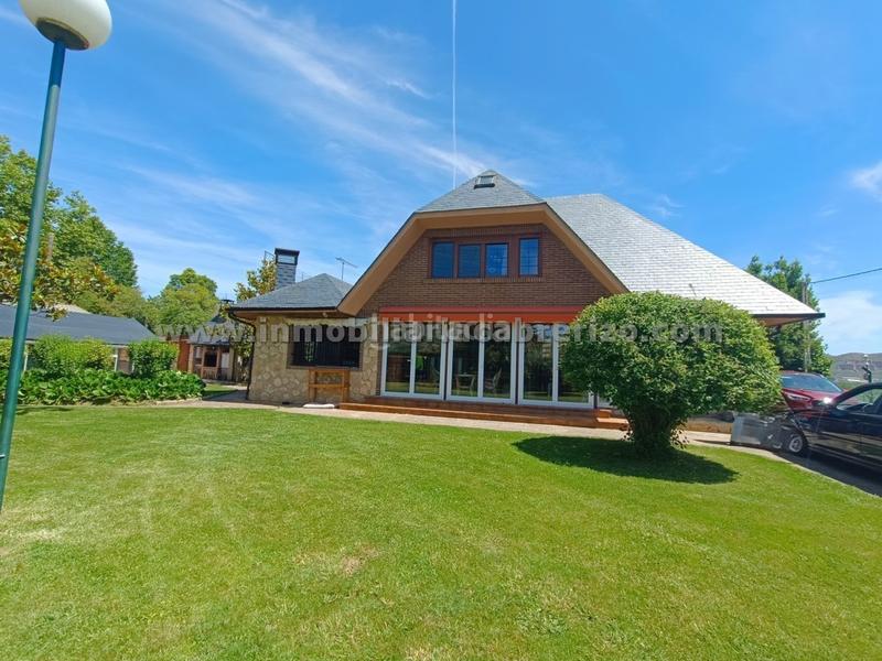 Foto 500e8682-a1a6-4eca-a19e-62b7054f9ddd. Chalet con camino riscaldamento parcheggio piscina in Nalda