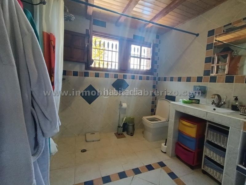 Foto 55b8587c-f9c5-4922-88fd-965157753406. Chalet con camino riscaldamento parcheggio piscina in Nalda