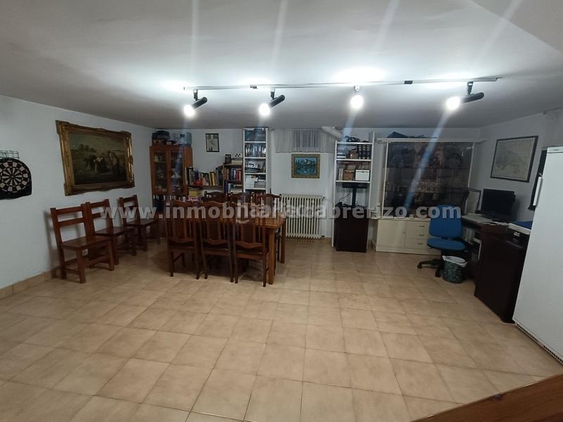 Foto 7aa59dff-964c-4b98-8eff-bfa3984e45db. Chalet con camino riscaldamento parcheggio piscina in Nalda