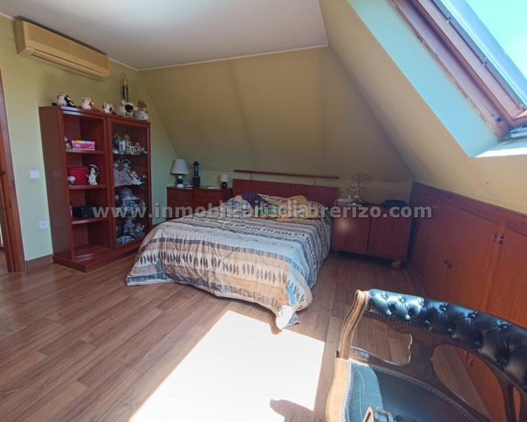 Foto ce2f536d-7b9a-477e-b827-f00a3a8f061a. Chalet con camino riscaldamento parcheggio piscina in Nalda