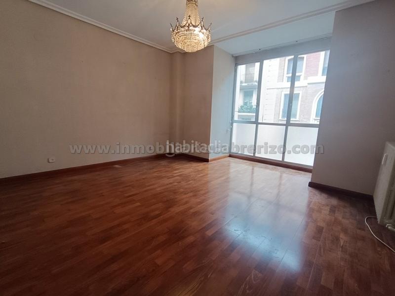 Foto e150f662-9e92-41cc-bbe7-d2e6271e7fdf. Appartamento con riscaldamento in Gran Via Logroño
