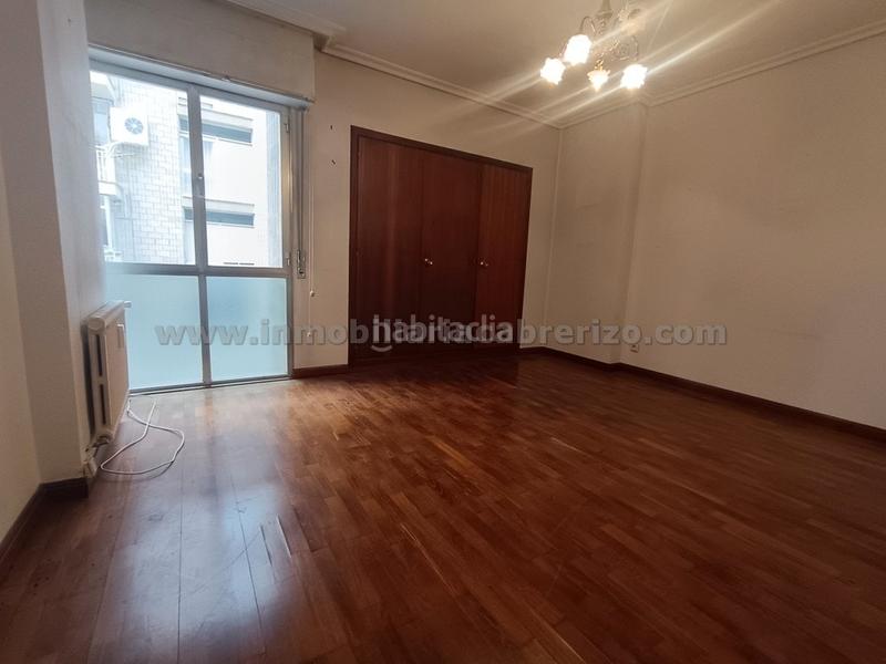 Foto e3162b3d-e4de-4dca-bba4-252beaca2357. Etagenwohnung mit heizung in Gran Via Logroño