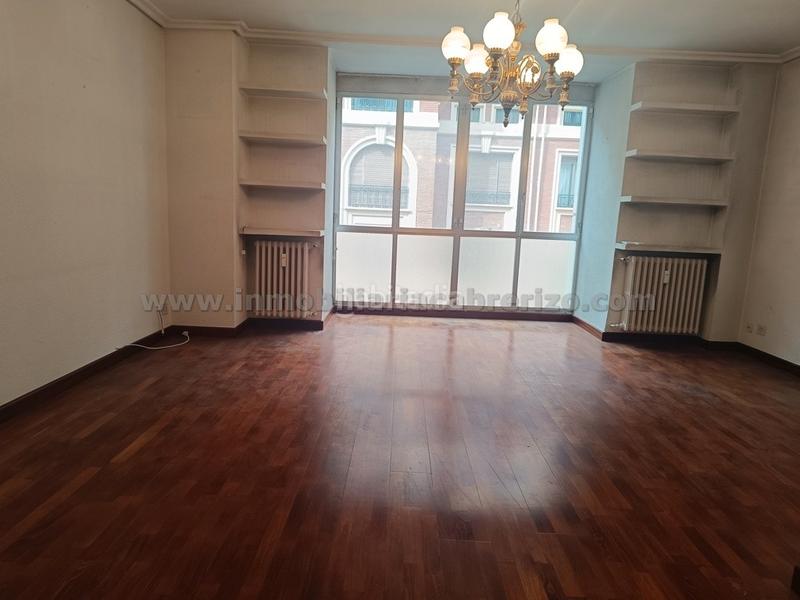 Foto 0181432d-ebc6-4932-8c83-fd43b5afa845. Flat with heating in Gran Via Logroño
