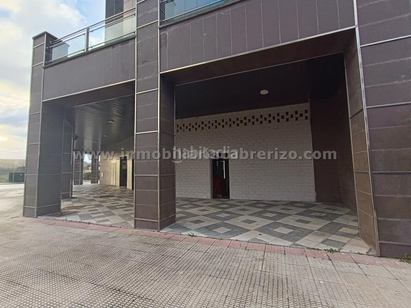 Foto 5a88ac39-c3ed-431e-8cb9-65425a4b5b79. Local comercial en Los Lirios Logroño