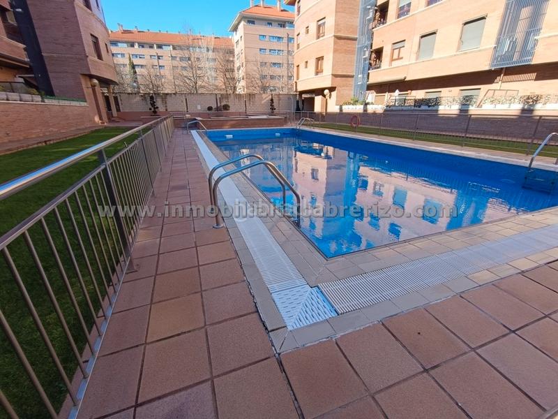 Foto 014029e7-b5c8-426c-bab4-7e013e0587cb. Pis amb calefacció aparcament piscina a Residencia Logroño