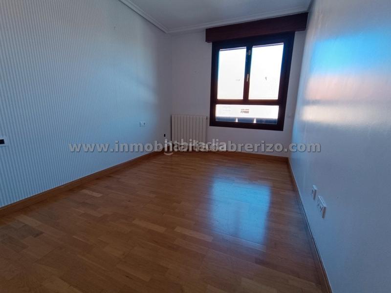 Foto 2c8a58ae-dd5d-430e-9291-b2b725980670. Pis amb calefacció aparcament piscina a Residencia Logroño