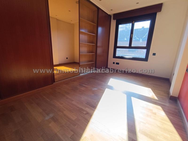 Foto 4b85863c-eeec-4012-8ba2-aee59a7792eb. Pis amb calefacció aparcament piscina a Residencia Logroño