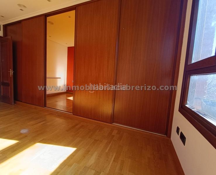 Foto 9d29c8da-01ab-4eff-b320-bca0eb4da5c2. Pis amb calefacció aparcament piscina a Residencia Logroño