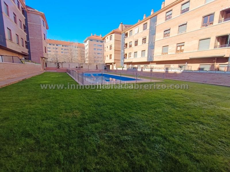 Foto b139d4df-147e-4492-b58e-ebf38ce3a516. Pis amb calefacció aparcament piscina a Residencia Logroño