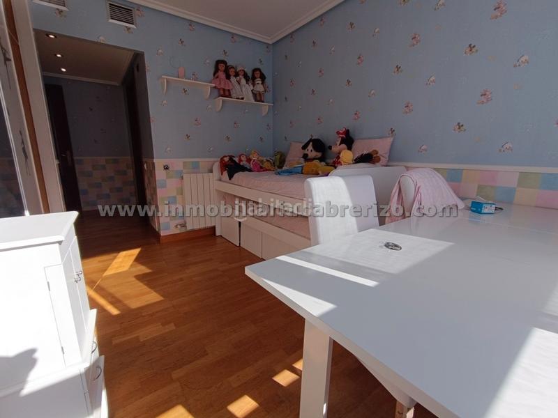 Foto b73312f8-a68d-49c6-ad6f-206d143a318d. Pis amb calefacció aparcament piscina a Residencia Logroño