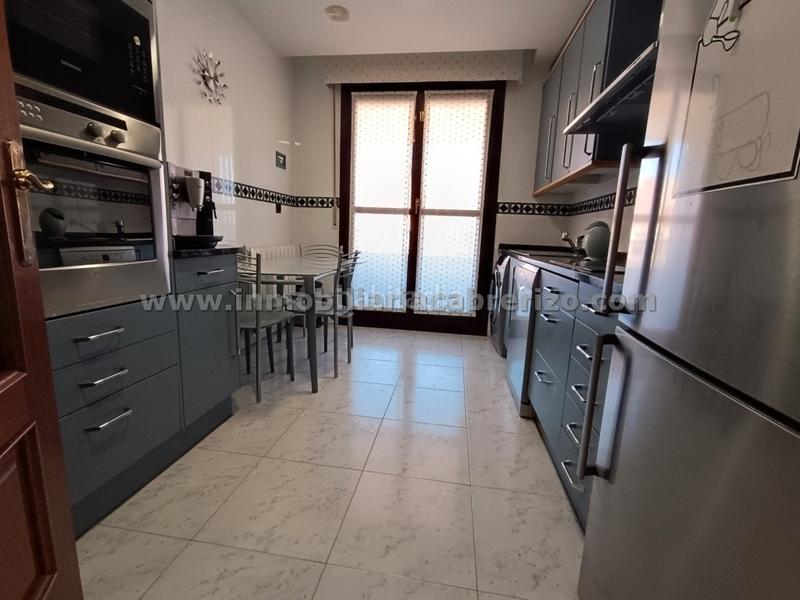 Foto bc3ba7be-5335-45dc-9f8d-6f93ebece7b6. Pis amb calefacció aparcament piscina a Residencia Logroño