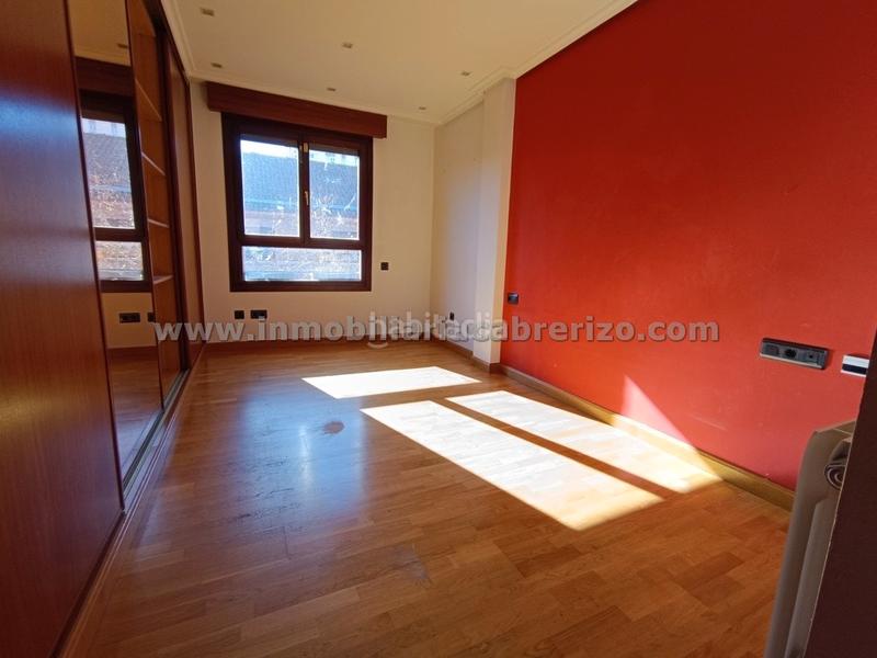 Foto c7691c83-0ff0-414b-969a-dedebabd4eac. Pis amb calefacció aparcament piscina a Residencia Logroño