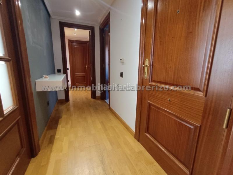 Foto cab1916b-293f-4d8d-ab0a-f625cacce072. Pis amb calefacció aparcament piscina a Residencia Logroño