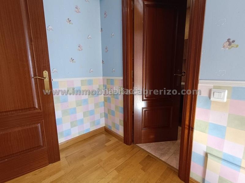 Foto ce04cbfb-6f79-491d-ad4c-39535eee0f32. Pis amb calefacció aparcament piscina a Residencia Logroño