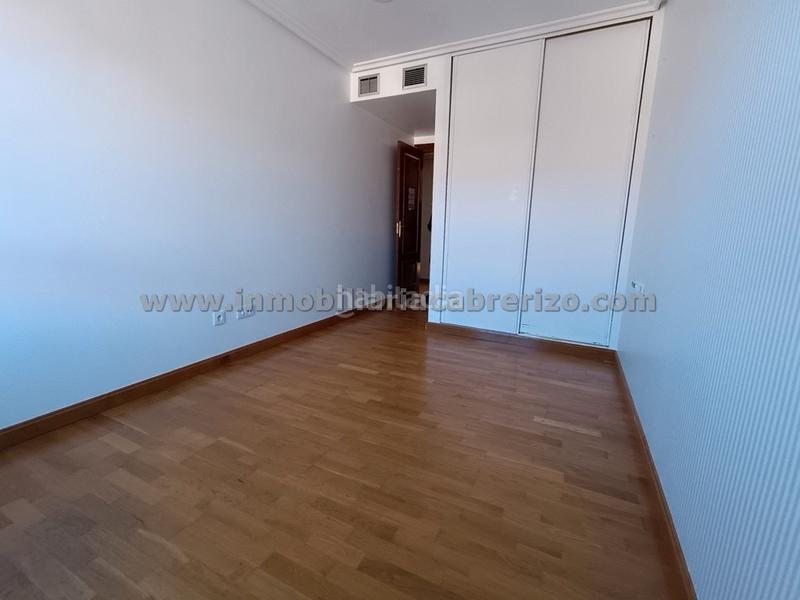 Foto d2e130d7-8e97-453d-8696-318f9fe552f4. Pis amb calefacció aparcament piscina a Residencia Logroño