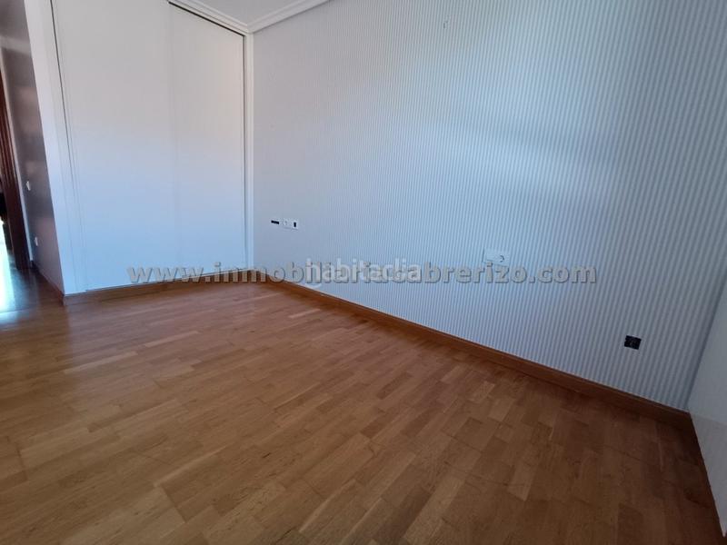 Foto d51b3ecb-3c61-4bea-8bb2-07d830eb37c3. Pis amb calefacció aparcament piscina a Residencia Logroño