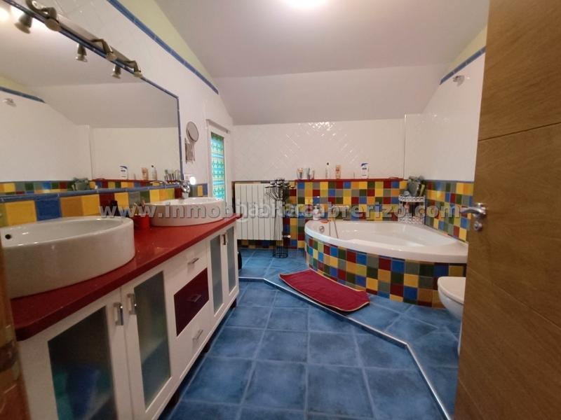 Foto e114b550-8a58-4506-a700-7fbb2629cd58. Haus mit kamin heizung in Clavijo