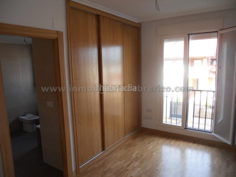 Foto 15b05544-66d5-4bc9-967e-8d913417ffae. Casa adossada amb aparcament a Navarrete